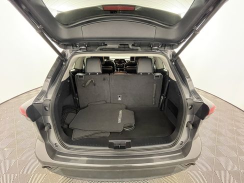 Used 2023 Toyota Highlander XLE FWD image 19