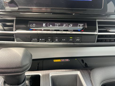 Used 2025 Toyota Sienna LE w/ LE Plus Package AWD/4WD image 22