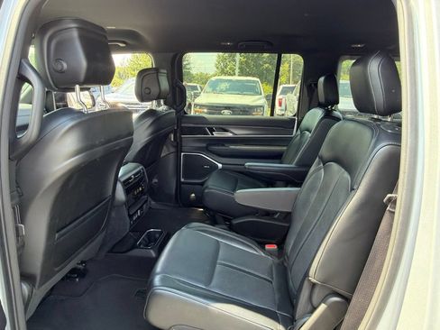 Used 2024 Jeep Wagoneer Series III AWD/4WD image 11