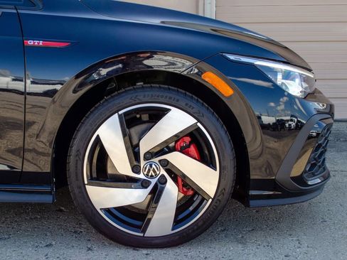 Used 2022 Volkswagen GTI SE image 12