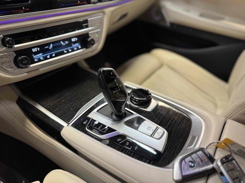 Used 2021 BMW 750i xDrive w/ Executive Package AWD/4WD image 43