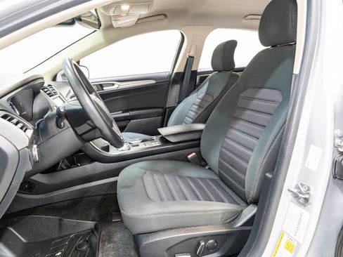 Used 2018 Ford Fusion SE FWD image 15