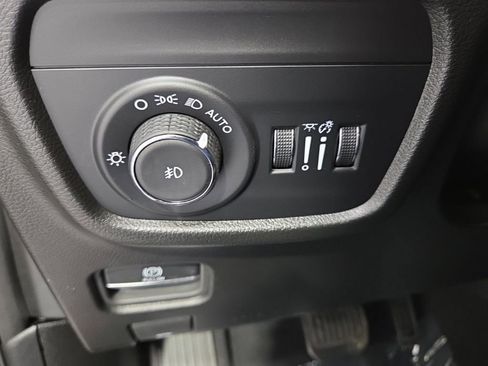 Used 2024 Jeep Grand Cherokee Limited w/ Luxury Tech Group II image 32