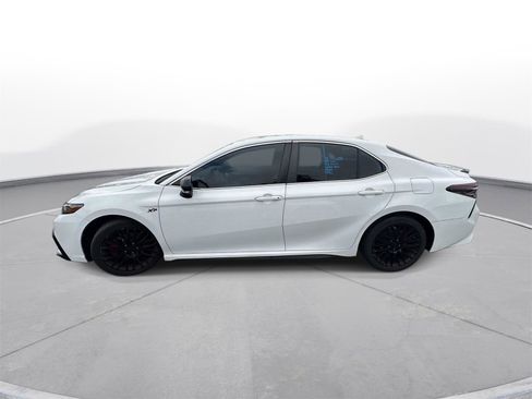 Used 2022 Toyota Camry SE FWD image 9