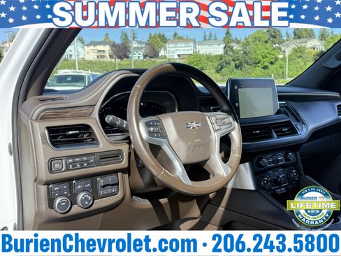 Used 2022 Chevrolet Suburban Z71 w/ Luxury Package AWD/4WD image 12