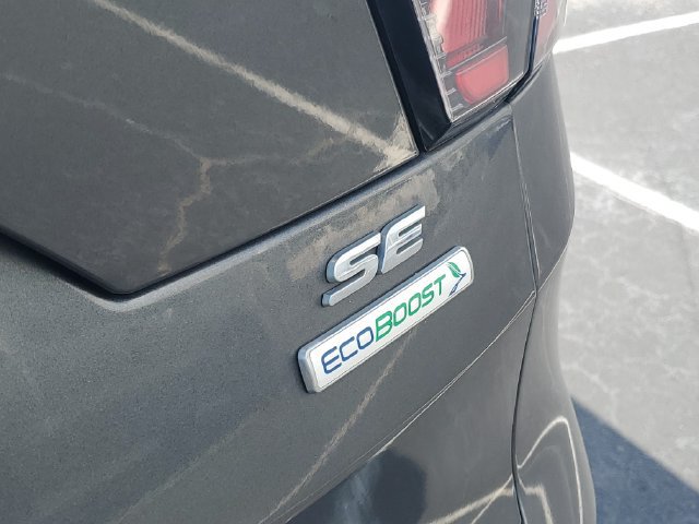 Used 2017 Ford Escape SE w/ Equipment Group 201A FWD image 11