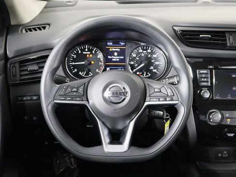 Used 2020 Nissan Rogue Sport S image 7