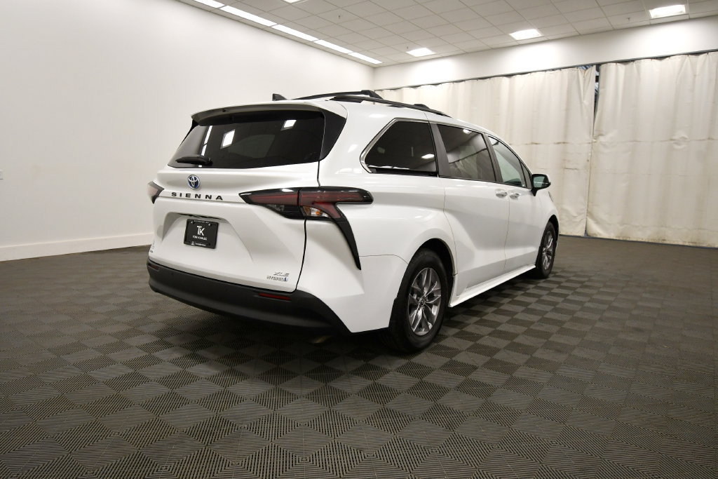 Used 2023 Toyota Sienna XLE AWD/4WD image 8