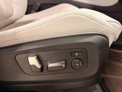 Used 2025 BMW X5 xDrive40i w/ Premium Package AWD/4WD image 34