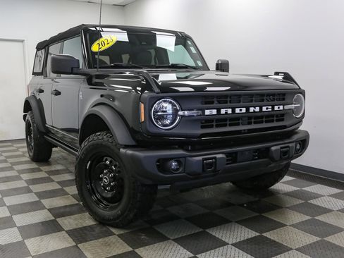Used 2023 Ford Bronco Black Diamond AWD/4WD image 2