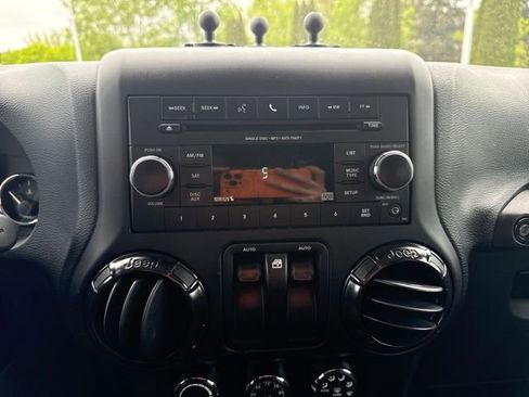 Used 2017 Jeep Wrangler Rubicon AWD/4WD image 26