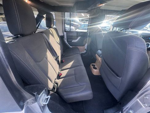 Used 2017 Jeep Wrangler Unlimited Rubicon w/ Connectivity Group image 26