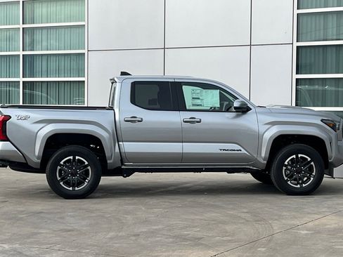 Used 2025 Toyota Tacoma TRD Sport AWD/4WD image 3