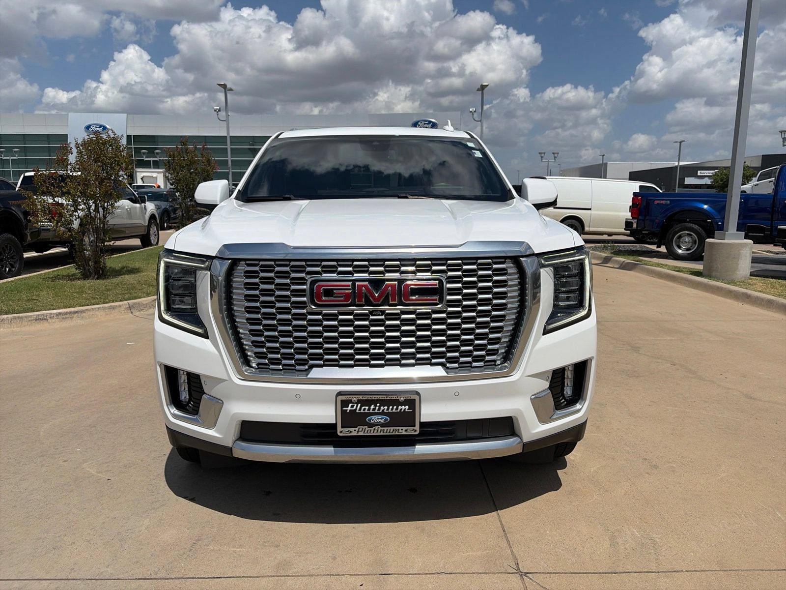 Used 2023 GMC Yukon XL Denali RWD image 8