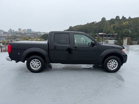 Used 2017 Nissan Frontier SV AWD/4WD image 2