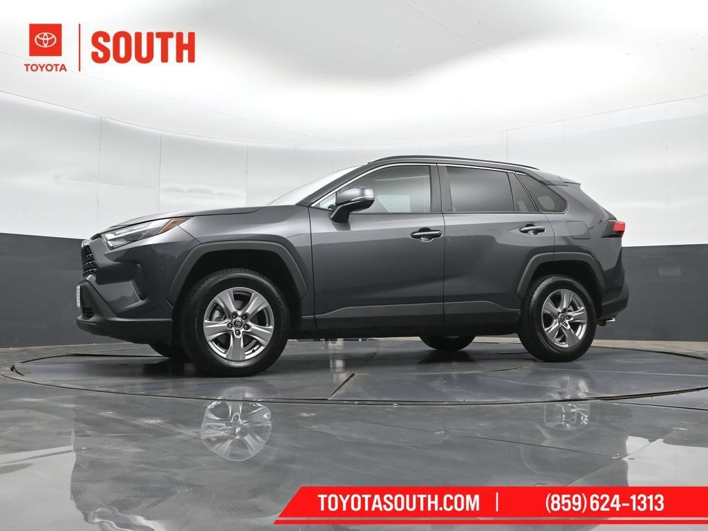 Used 2025 Toyota RAV4 XLE AWD/4WD image 40