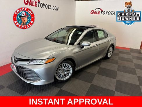 Used 2018 Toyota Camry XLE w/ Audio Package FWD image 1