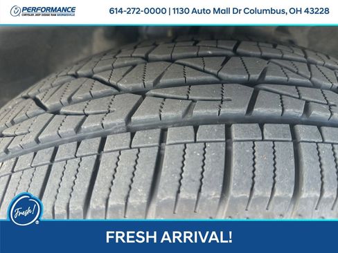 Used 2022 Ford Explorer XLT w/ Equipment Group 202A AWD/4WD image 11