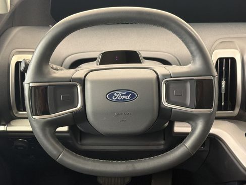 Certified 2025 Ford Expedition Active AWD/4WD image 11