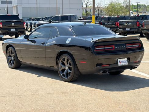 Used 2019 Dodge Challenger SXT w/ Plus Package image 3