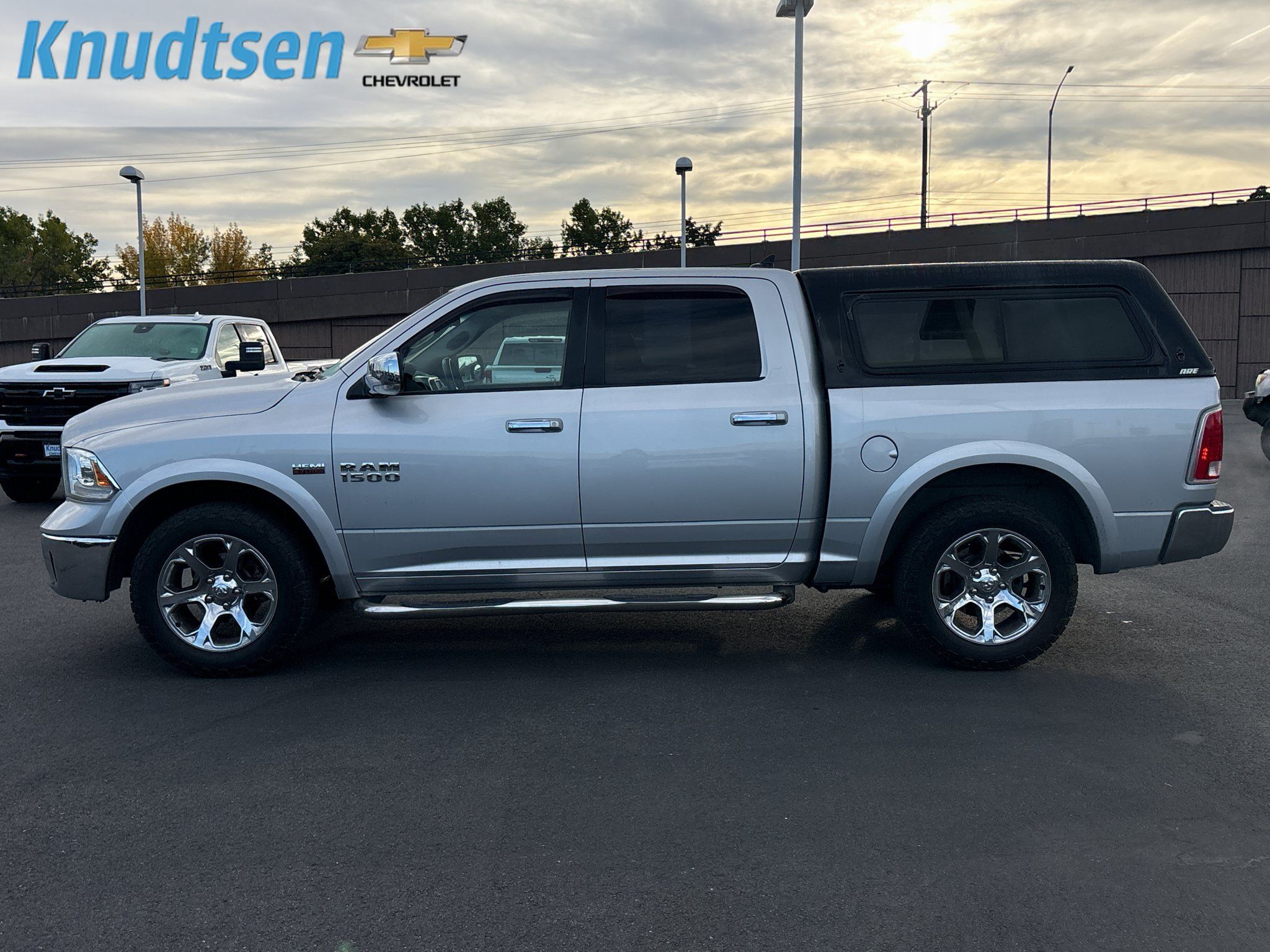 Used 2017 RAM 1500 Laramie AWD/4WD image 1