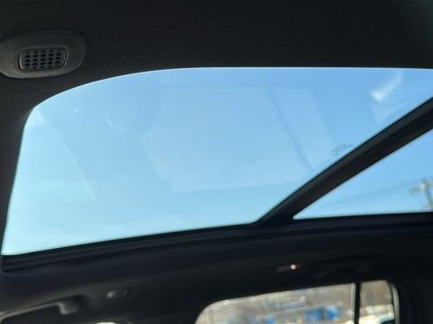 Used 2024 Jeep Grand Cherokee Limited image 10