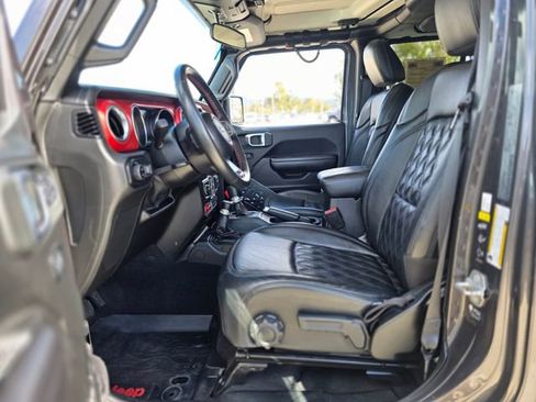 Used 2021 Jeep Gladiator Rubicon w/ Cold Weather Group image 12