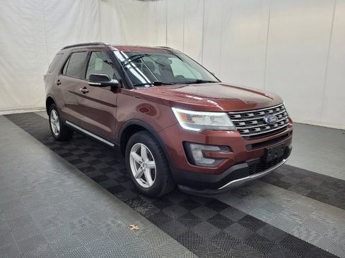 Used 2016 Ford Explorer XLT w/ Equipment Group 202A AWD/4WD image 13