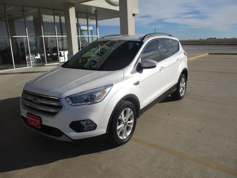 Used 2018 Ford Escape SEL image 2