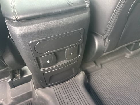 Used 2024 Ford Explorer XLT w/ Equipment Group 202A AWD/4WD image 22