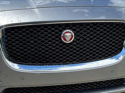 Used 2019 Jaguar F-PACE Premium image 57