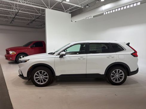 Used 2025 Honda CR-V EX image 1