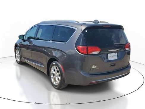 Used 2017 Chrysler Pacifica Limited FWD image 3