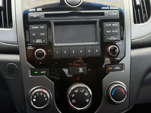 Used 2010 Kia Forte Koup SX image 27