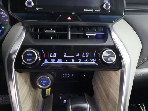 Used 2022 Toyota Venza XLE AWD/4WD image 47