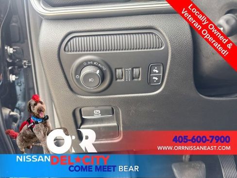 Used 2024 Jeep Wagoneer L Series II RWD image 25