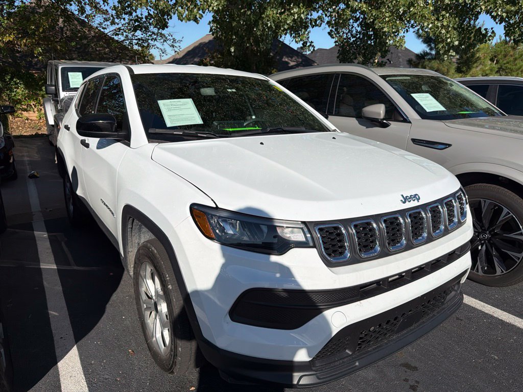 Used 2025 Jeep Compass Sport AWD/4WD image 2