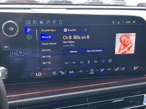 Used 2024 Chevrolet Traverse RS FWD image 28