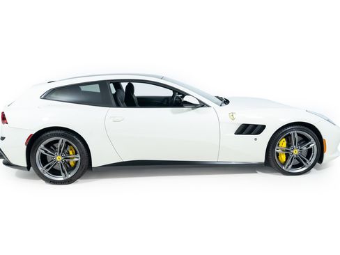 Certified 2018 Ferrari GTC4Lusso image 10