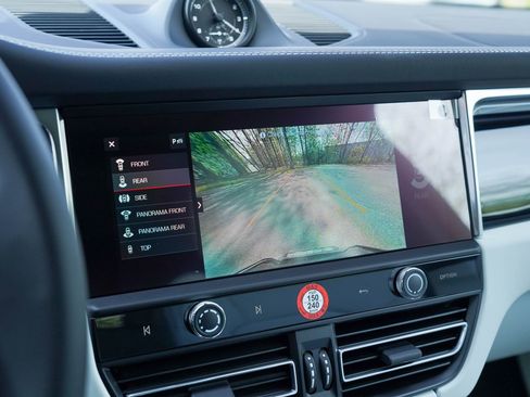 Certified 2025 Porsche Macan AWD/4WD image 29