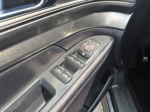 Used 2019 Ford Explorer XLT w/ Equipment Group 202A AWD/4WD image 10