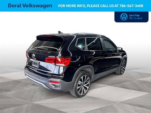 Used 2023 Volkswagen Taos SE w/ Panoramic Sunroof Package image 8