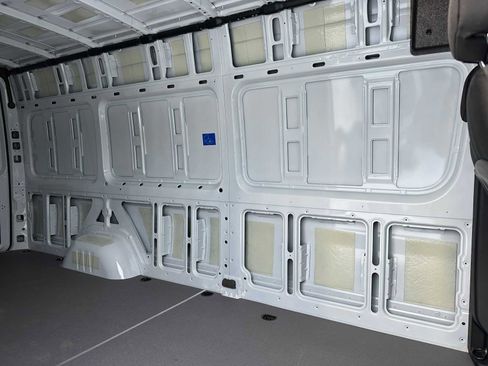 Used 2024 Mercedes-Benz Sprinter 2500 image 13