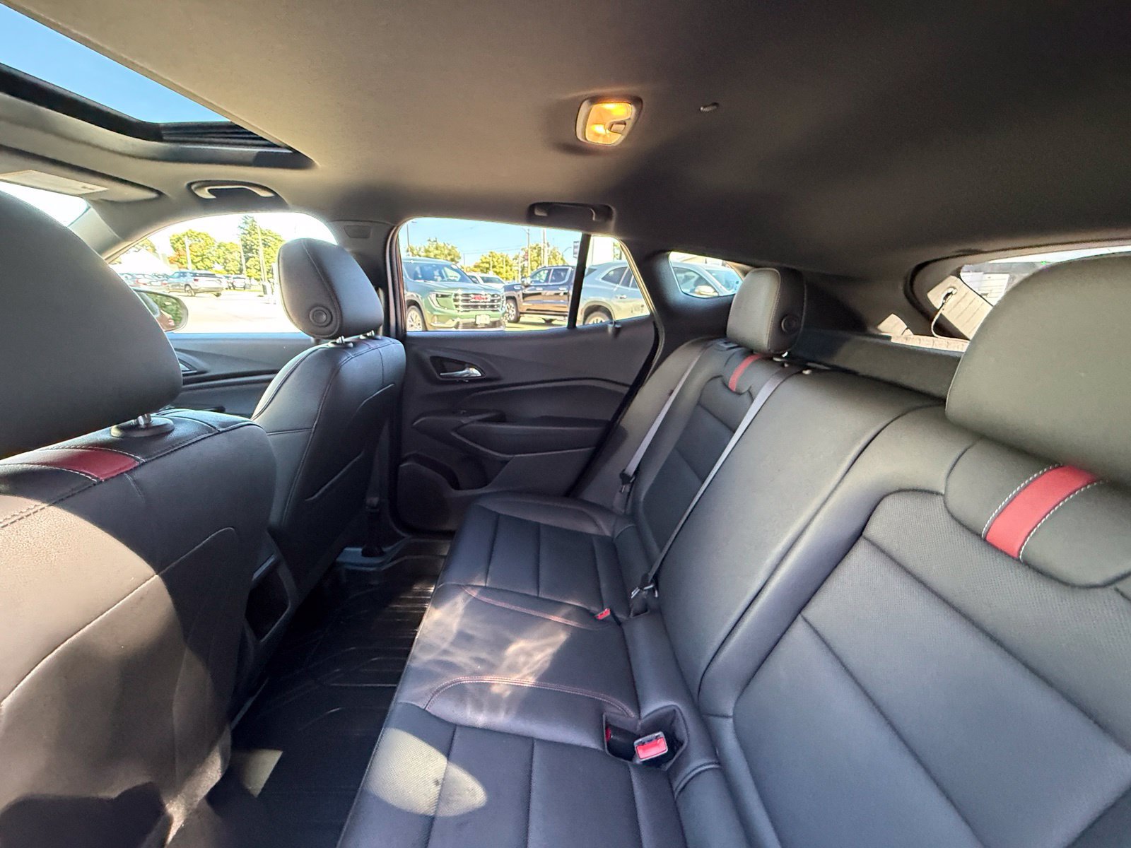 Used 2025 Chevrolet Trax RS w/ Sunroof Package FWD image 25