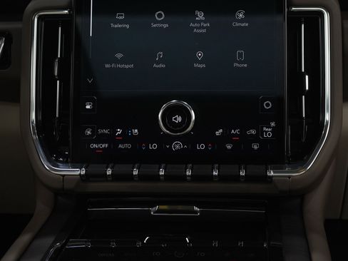 Used 2025 GMC Yukon Denali w/ Sun & Power Step Package AWD/4WD image 17