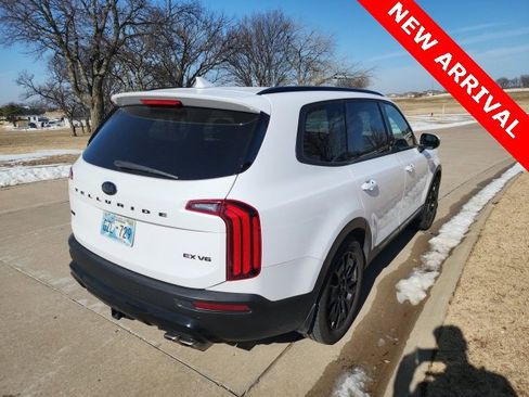 Used 2021 Kia Telluride EX w/ EX Premium Package image 3