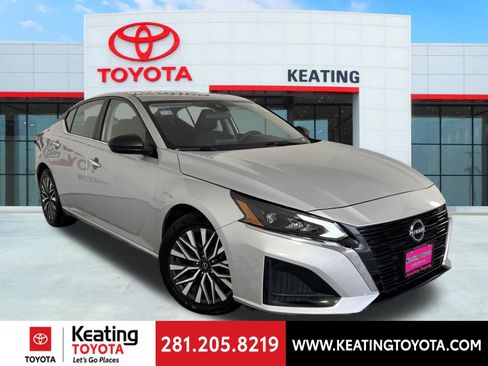 Used 2024 Nissan Altima 2.5 SV image 1