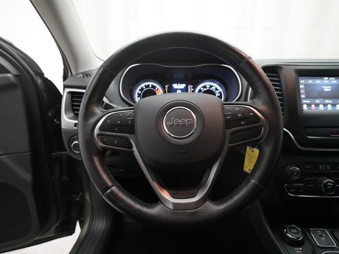 Used 2019 Jeep Cherokee Sport w/ Cold Weather Group image 4