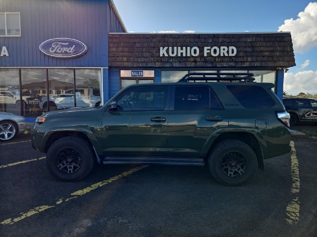 Used 2020 Toyota 4Runner SR5 AWD/4WD image 2