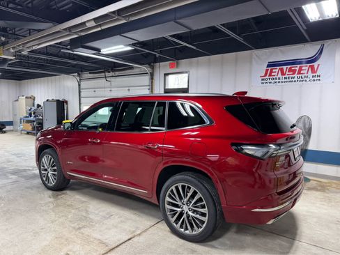 Certified 2025 Buick Enclave Avenir image 6